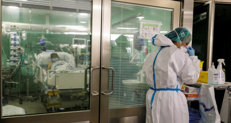 Los cadáveres se acumulan en uno de los peores rebrotes de covid en China los creman en las calles