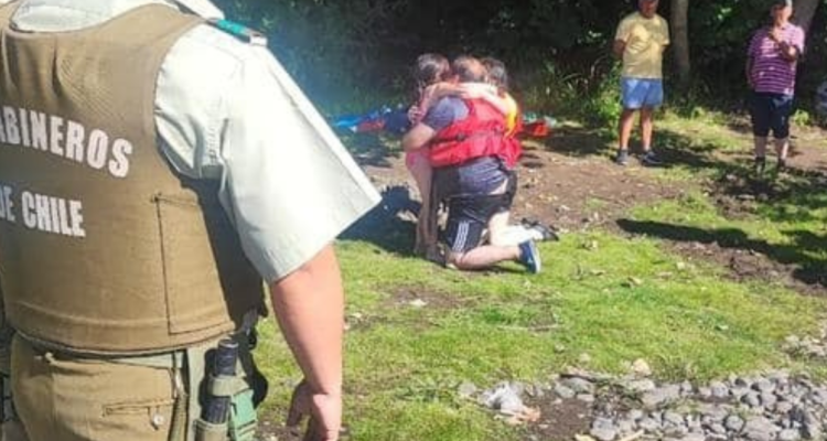 Rescate de familia en río de San Pablo