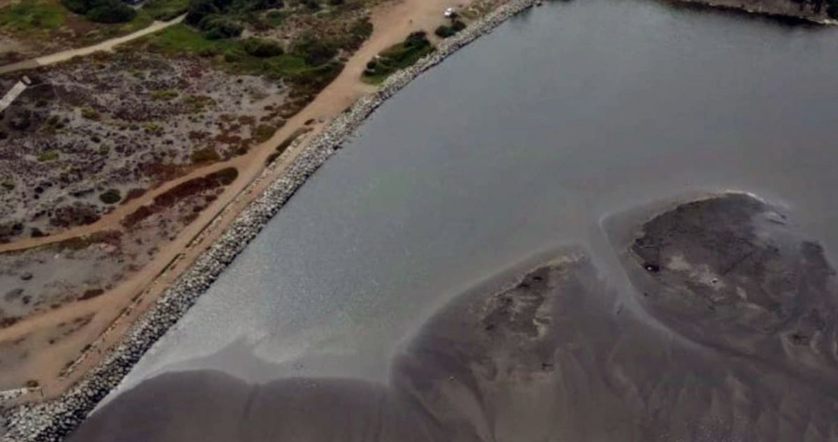 Río Maipo deja de desembocar en el mar: autoridades exigen medidas concretas ante extracción