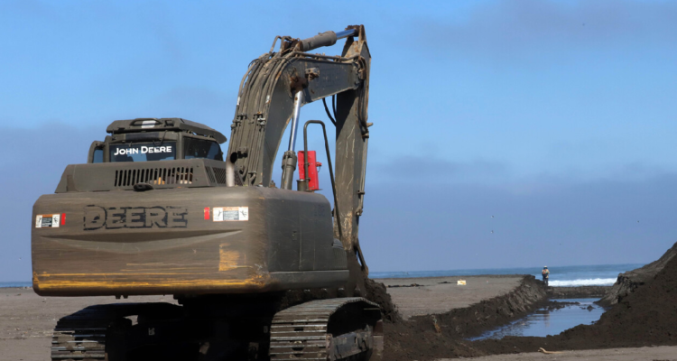 Río Maipo vuelve a desembocar en el mar tras construcción de zanja para reencauzar caudal
