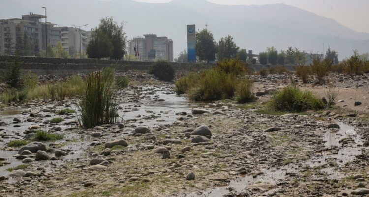 Gobierno Regional y alcaldes RM concreta petición para que el río Mapocho sea un humedal urbano