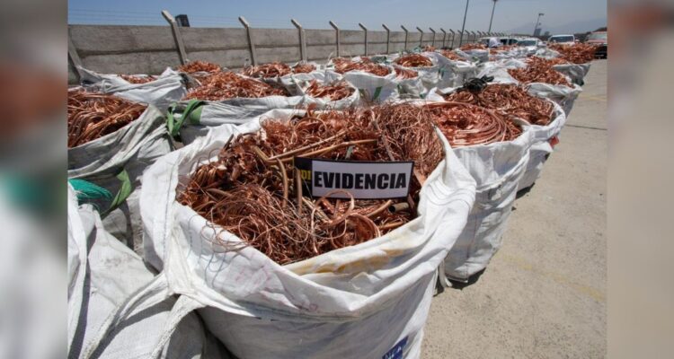 Robo de cables en 2022: 60 delitos al día y más de 2 millones de personas desconectadas en Chile