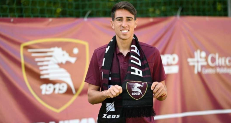 El conjunto del Salernitana planea ocupar a Diego Valencia como moneda de cambio.
