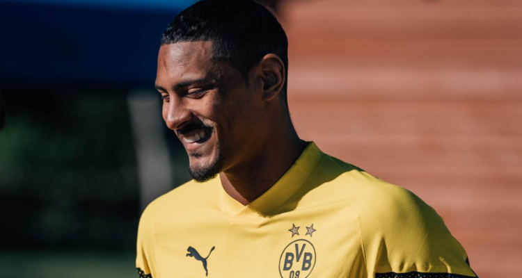 Sébastien Haller vuelve a jugar por el Borussia Dortmund.