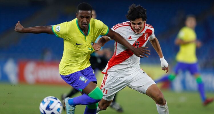 El chileno-peruano Sebastien Pineau sumó su primer tropiezo con la Blanquirroja.