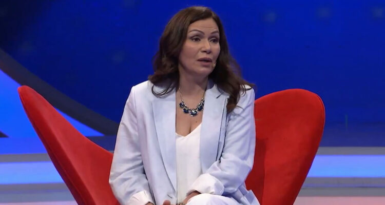 La actriz Solange Lackington hablando en Juego Textual sobre la cirgugía estética que la dejó al borde de la muerte.