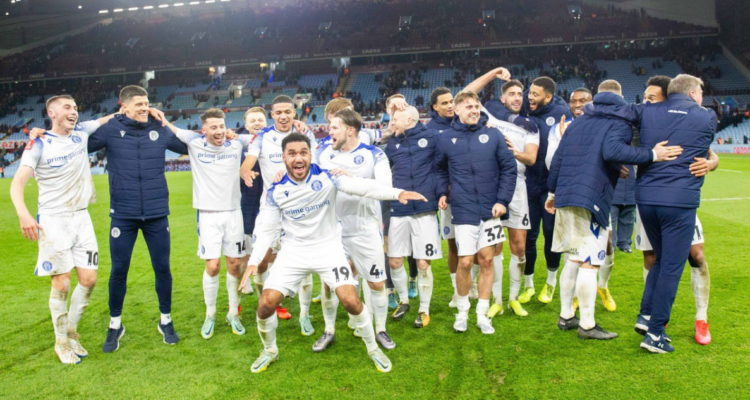 El Stevenage doblegó al Aston Villa y se quedaron con la llave en la FA Cup.