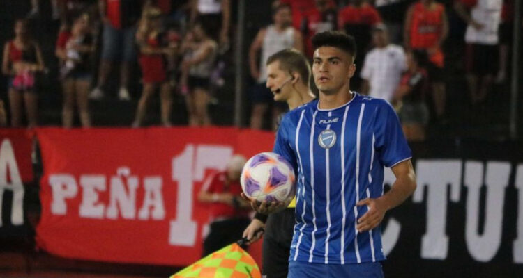 Thomas Galdames recibió elogios tras su debut en el fútbol argentino