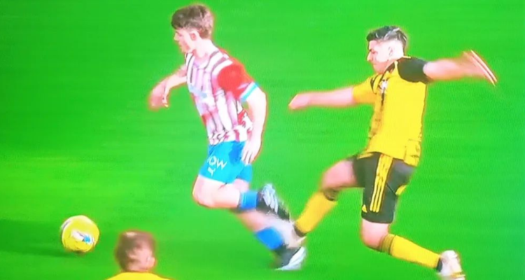 Tomás Alarcón fue expulsado en la derrota del Zaragoza ante el Sporting Gijón.