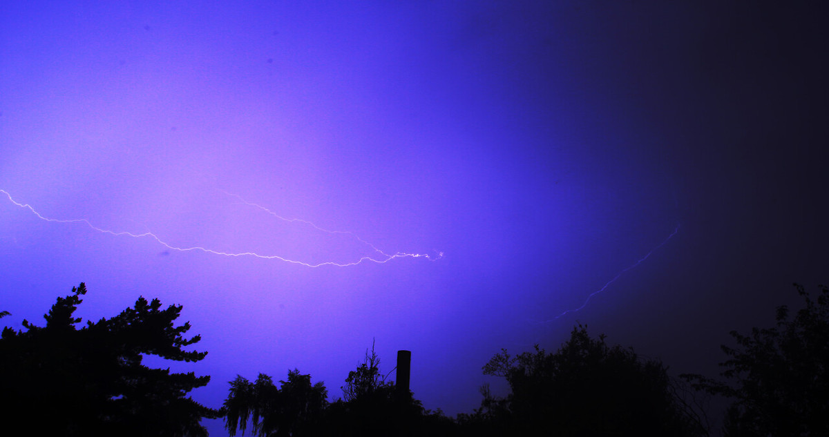 Declaran Alerta Temprana Preventiva por tormentas eléctrica en 10 comunas de la RM