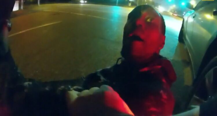Tyre Nichols al momento de su violento arresto.