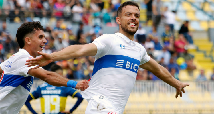 La UC saca ventajas ante Everton en el primer tiempo.