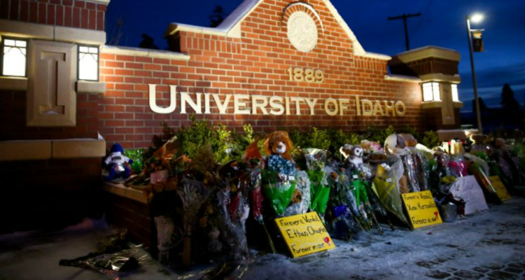 Universidad de Idaho con ramos de flores