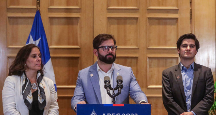 En Europa indican que acuerdo con Chile recién se firmaría a fin de año y reiteran que necesitan litio