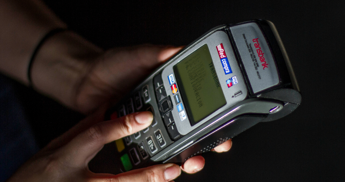 Usuarios reportan caída masiva de Transbank: acusan intermitencia en el servicio
