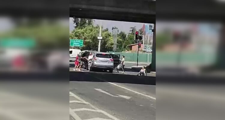 Video capta encerrona contra familia en Colina