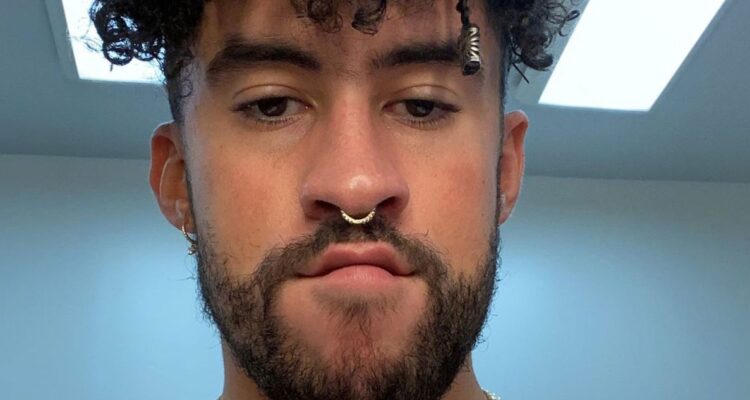 Viralizan otro video de Bad Bunny quitando teléfonos de fans: cameo en Los Simpson “vaticinó” polémica