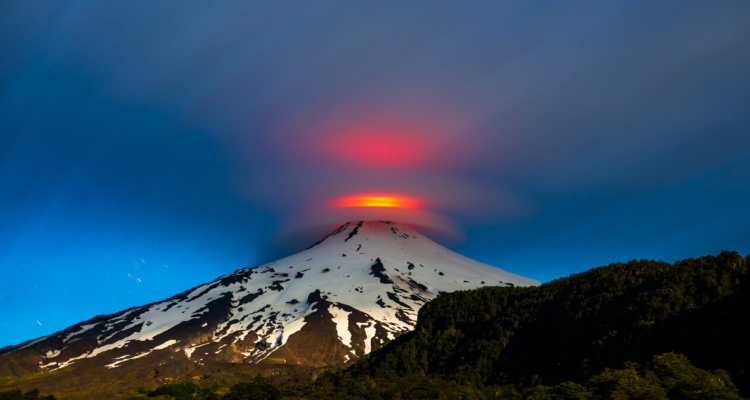 Volcán Villarrica registra nuevo aumento en su actividad: explosiones alcanzaron 150 metros de altura