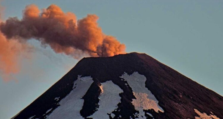 Centros de acopio de alimentos ante eventual erupción de volcán Villarrica
