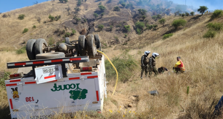 Vuelva camión Conaf en Coelemu