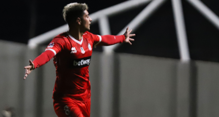 Williams Alarcón da el gran salto de su carrera y parte al fútbol de España.