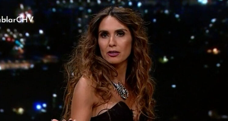 La periodista Yasmín Vásquez narrando el ataque que sufrió en multitienda.