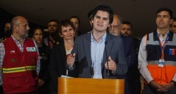 Imagen del canciller (s) y cooperación internacional por incendios