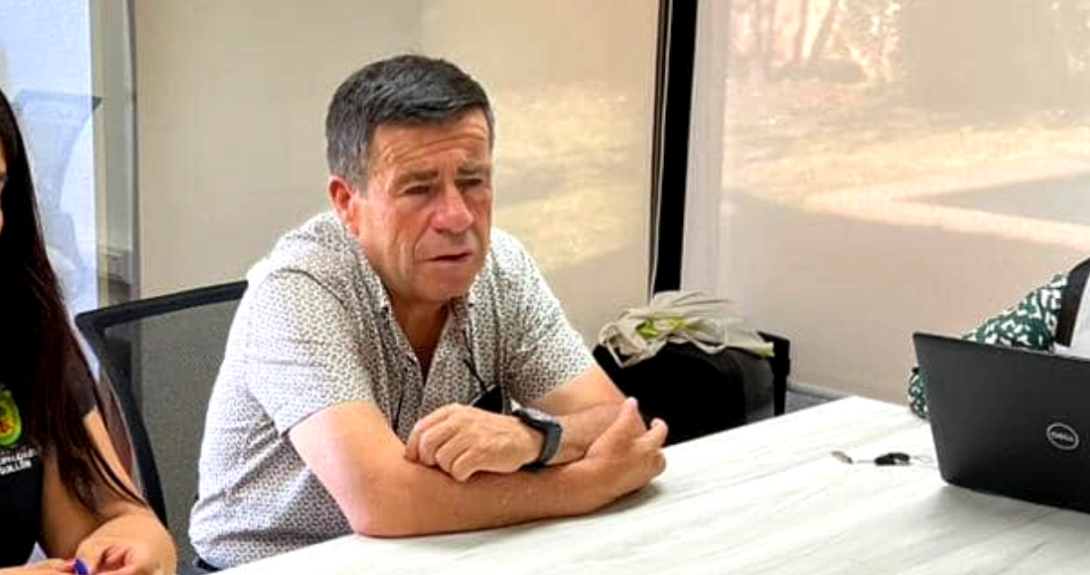 Alcalde de Quillón atropella a trabajador de aseo: autoridad se dirigía en su camioneta al municipio