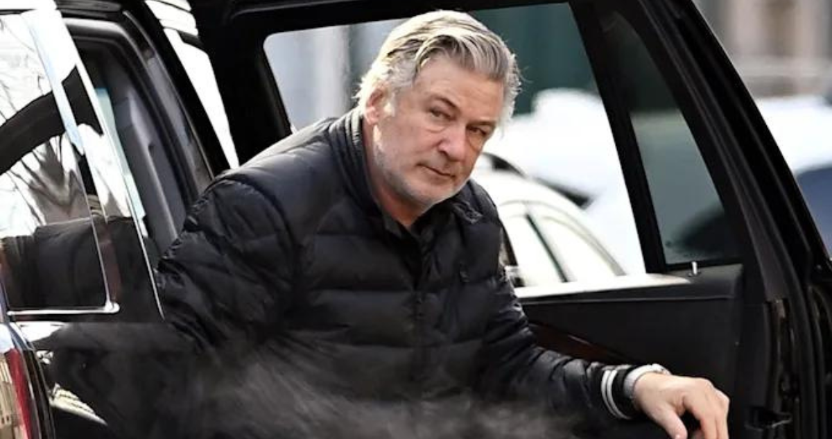 Alec Baldwin formalizado