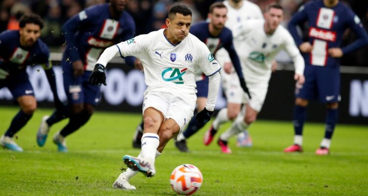 Alexis Sánchez puso en ventaja al Marsella sobre PSG.