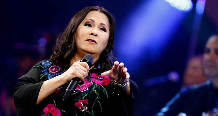 Ana Gabriel anuncia su retiro de los escenarios tras ser abucheada en un concierto