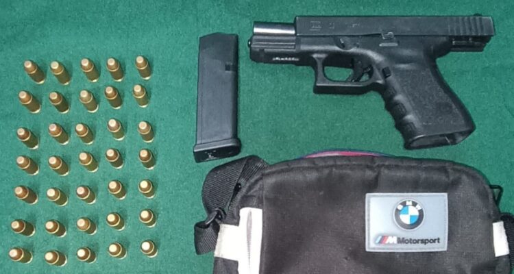 Carabineros detiene a hombre que circulaba con un arma de fuego por el Barrio Bellavista en Recoleta