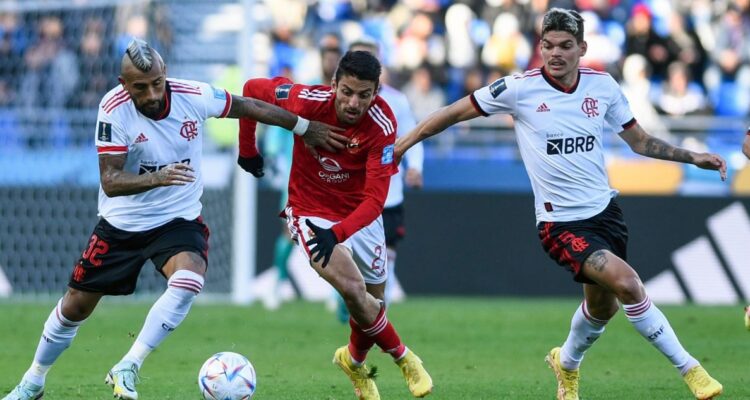 Prensa brasileña alabó el partido de Arturo Vidal ante Al Ahly: “Combativo”