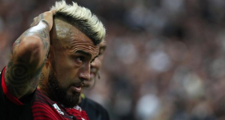 Fans marroquíes del Madrid se burlan con pancarta de Arturo Vidal