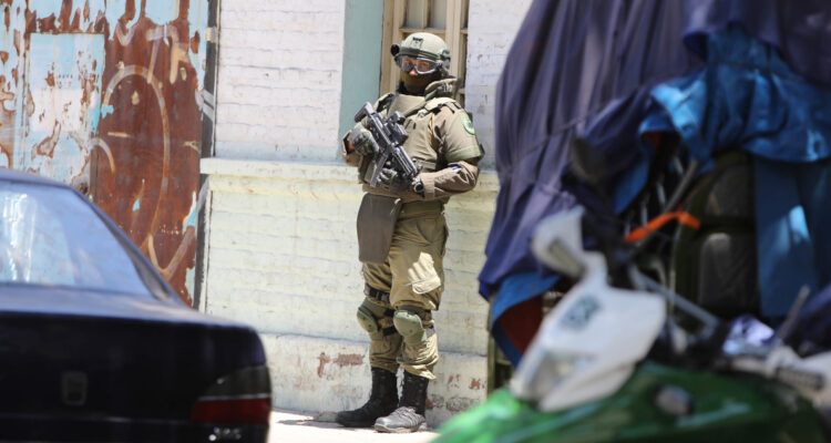 Asesinan de 7 balazos a hombre en Barrio Yungay de Santiago