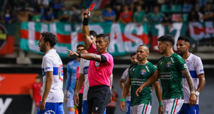 Audax Italiano presenta querella por el arbitraje ante UC.