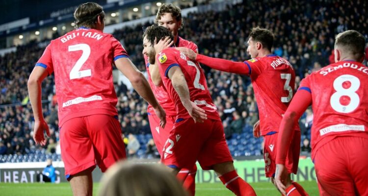 Ben Brereton preocupa al Blackburn por una lesión.