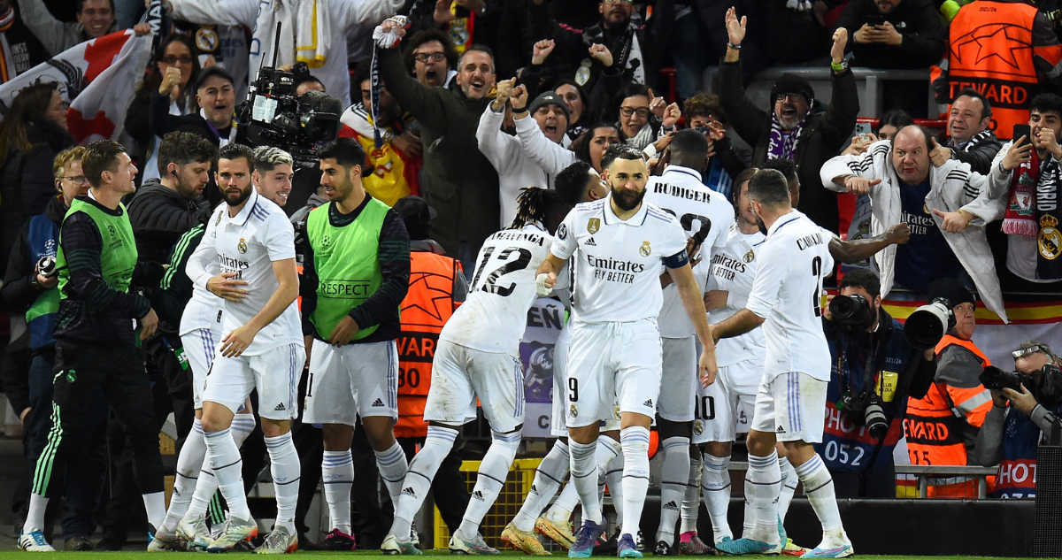 Benzema adelanta en el marcador al Real Madrid sobre Liverpool.