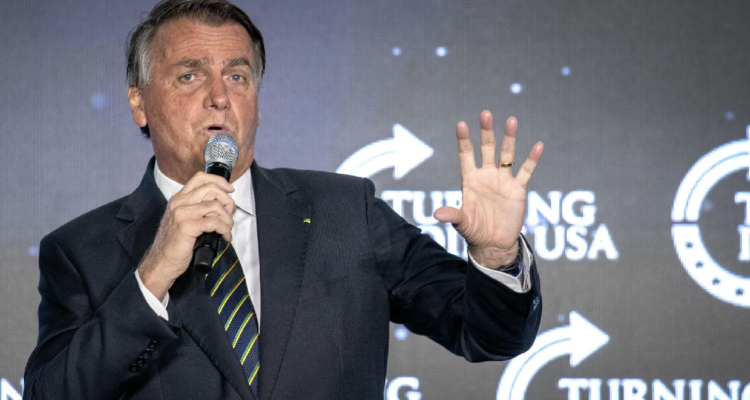 Bolsonaro anuncia que volverá a Brasil “en las próximas semanas”