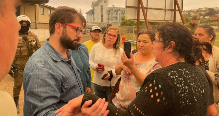 Boric visita a damnificados en Tomé