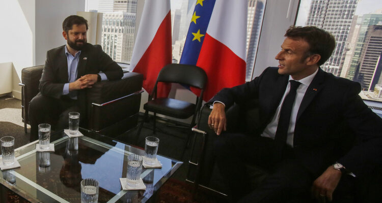 “Gracias, amigo”: Macron ofrece apoyo de Francia a Chile para mitigar incendios y Boric valora gesto