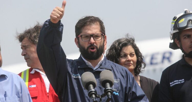 Boric por incendios: “Viene un debate de una mejor regulación, en particular de la industria forestal”