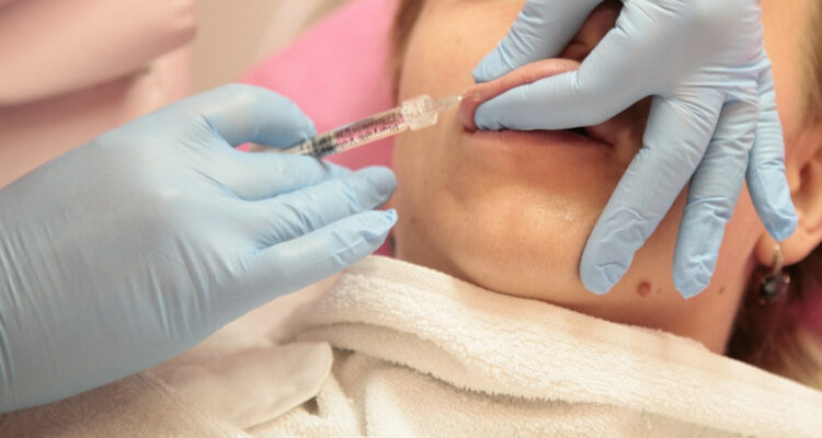 Conocida clínica estética está en la mira del Sernac: Acumula cientos de quejas por sus procedimientos