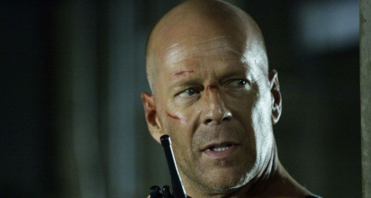Bruce Willis en la película Duro de Matar. Su exesposa dio a conocer que el actor fue diagnosticado con demencia frontotemporal