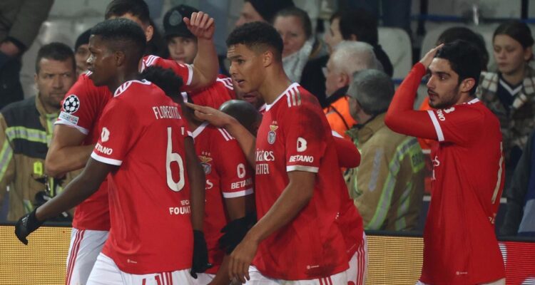 Benfica derrotó a Brujas y se ilusiona con avanzar en la Champions League.