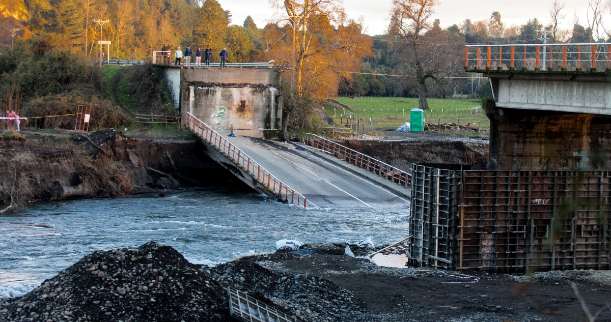 Caída de puente Cancura