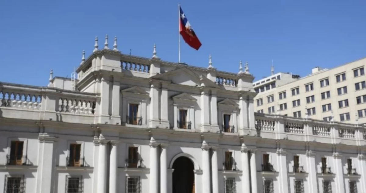 Oficialismo y oposición se enfrentan por posible cambio de gabinete en marzo