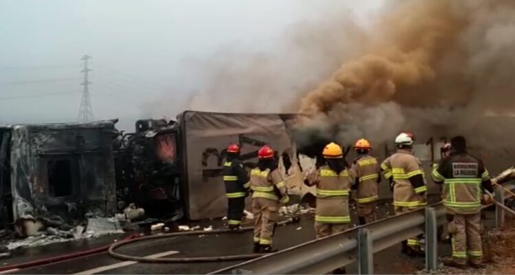 Volcamiento camión Ruta 5 Norte altura La Serena