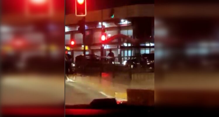 Captan encerrona en rotonda Grecia