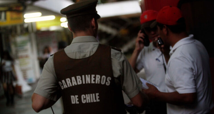 Carabinero de franco termina baleado tras “encerrona” en la comuna de Santiago